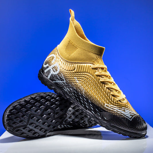 Crampons CR7 Gold Edition – L’Élégance du Roi, la Puissance d’un Champion
